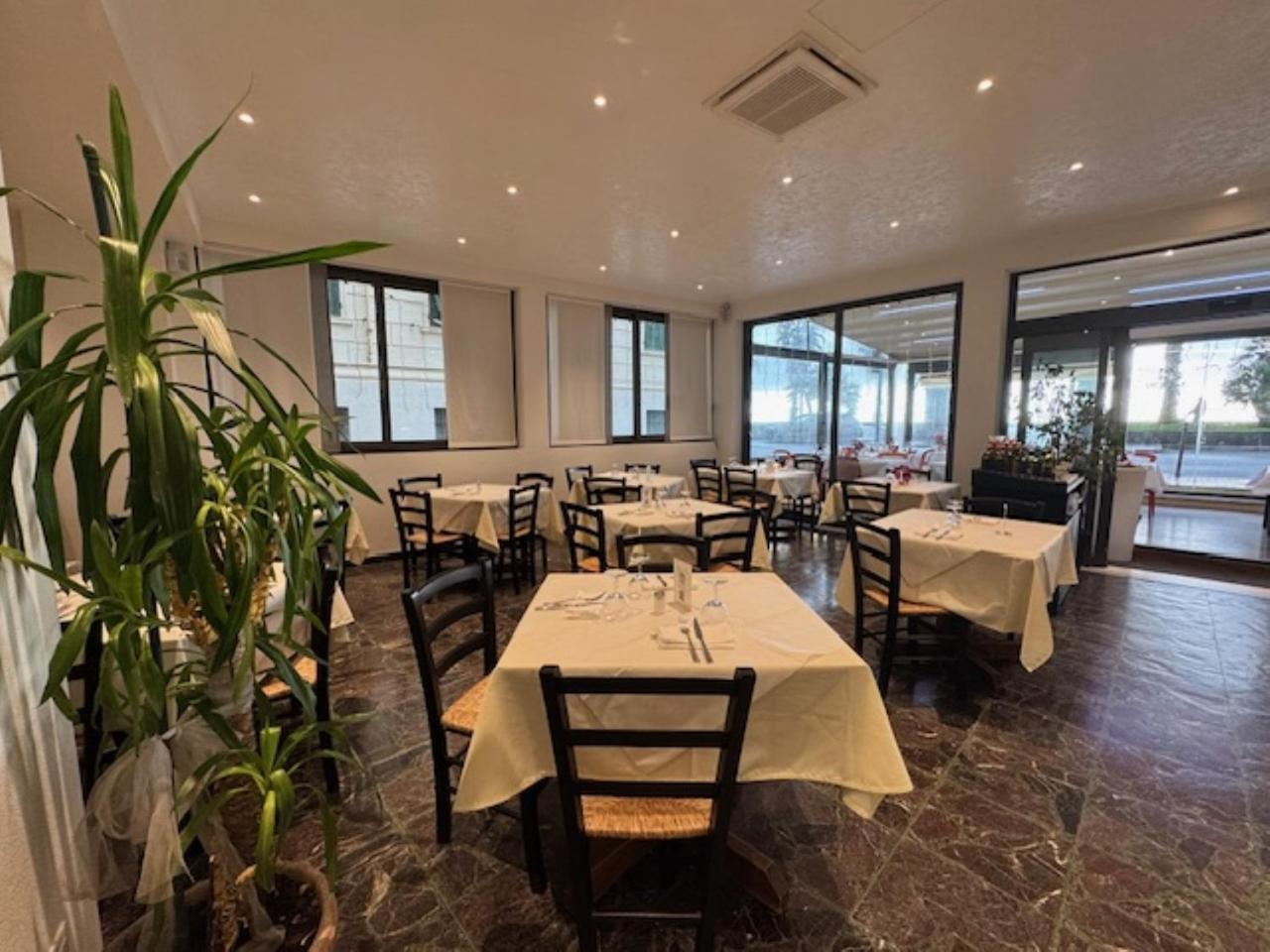 Hotel Ristorante Milton Varazze Buitenkant foto