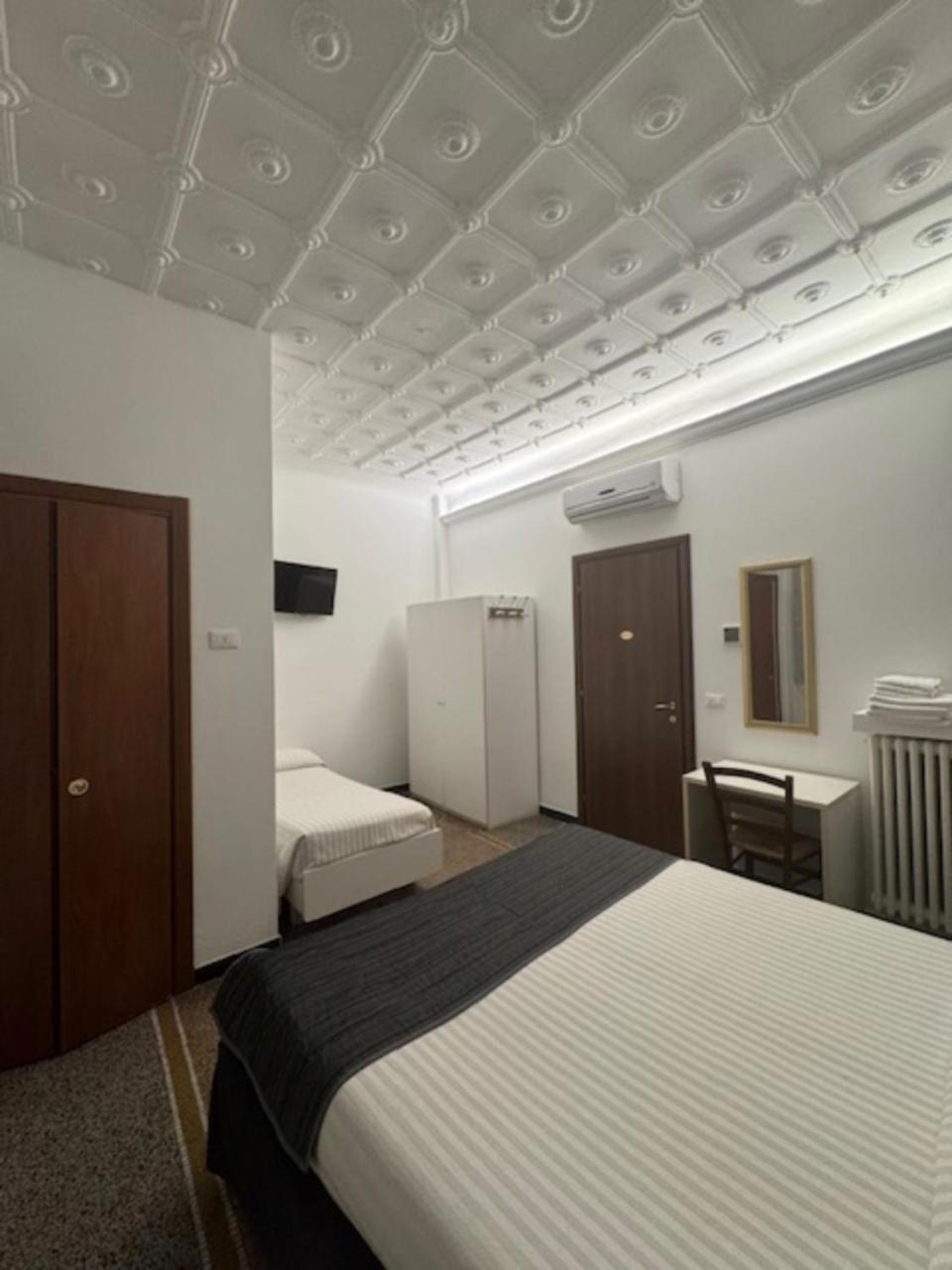 Hotel Ristorante Milton Varazze Buitenkant foto