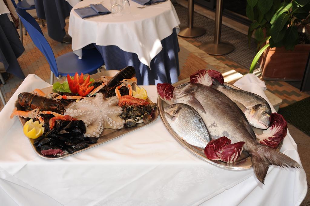 Hotel Ristorante Milton Varazze Buitenkant foto