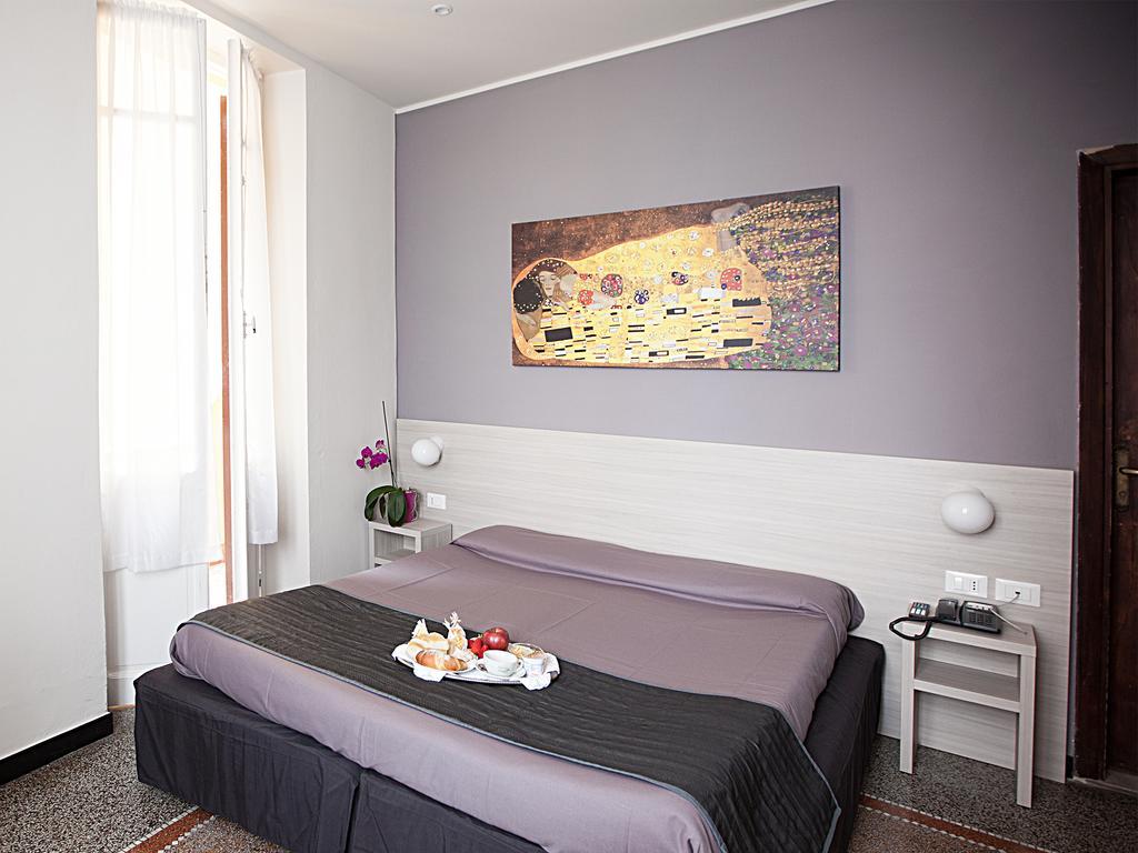 Hotel Ristorante Milton Varazze Buitenkant foto