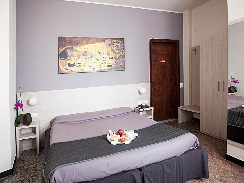 Hotel Ristorante Milton Varazze Buitenkant foto