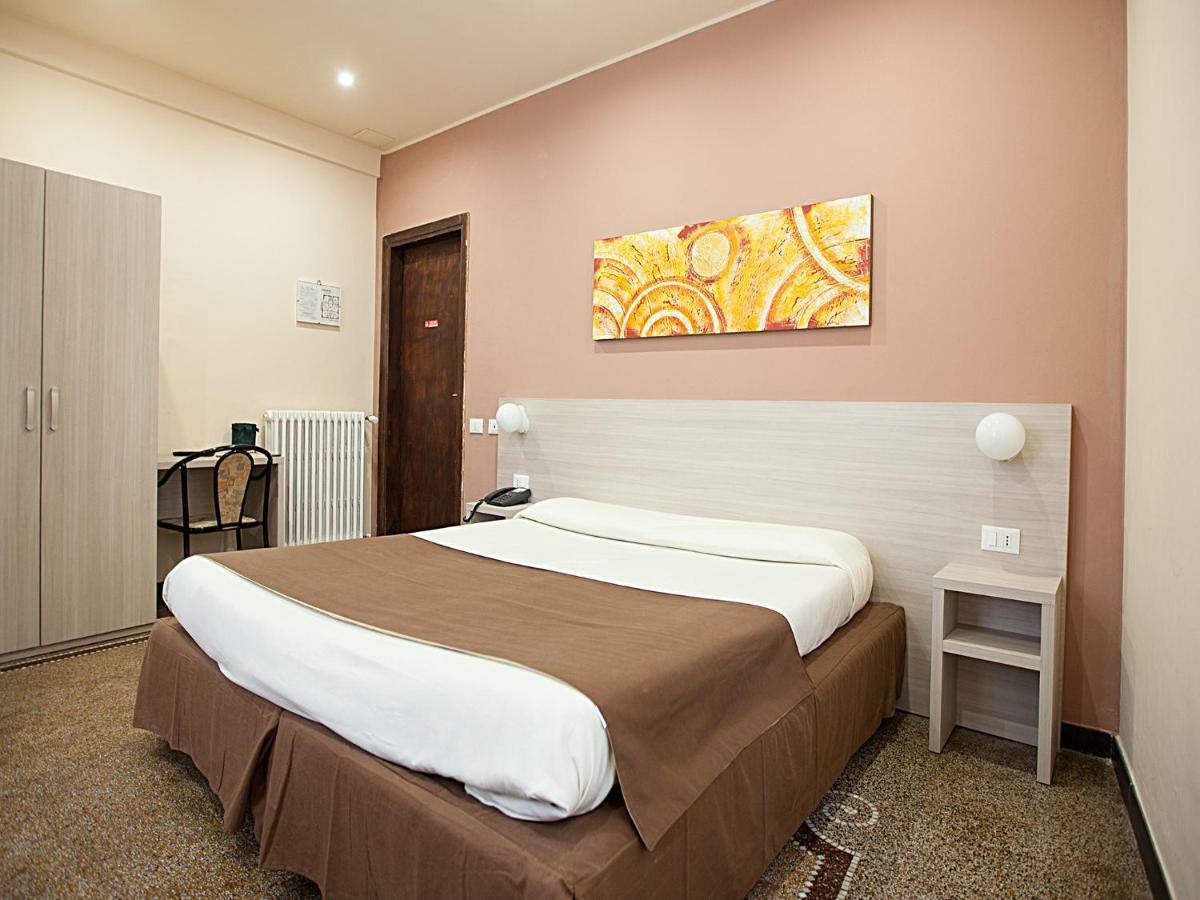 Hotel Ristorante Milton Varazze Buitenkant foto